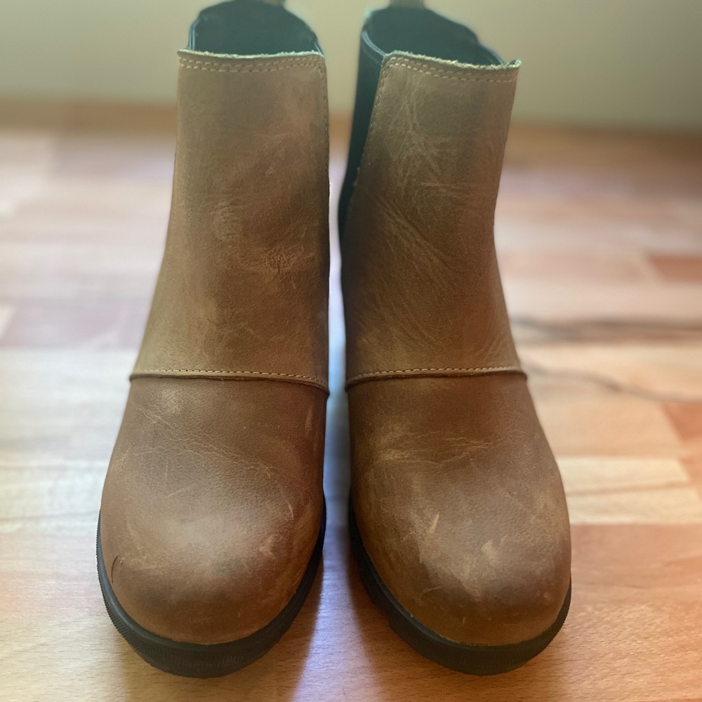 Sorel Joan of Arctic Brown Heeled Wedge Boots size 7.5